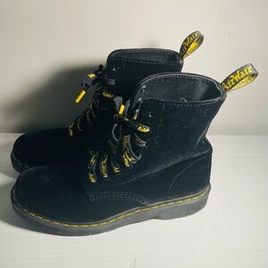 Suede Dr. Martens in great condition!